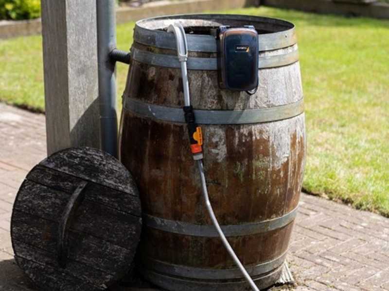 Achetez une pompe à eau alimentée par batterie de Batavia Tools maintenant  ! 