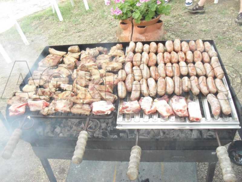 Barbecue à charbon-bois en tôles résistantes Cruccolini Party avec double  grille
